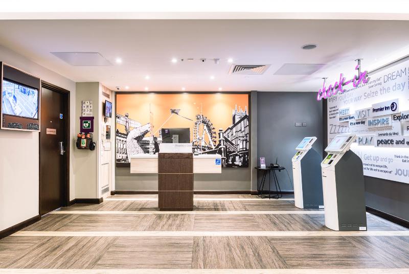 Premier Inn Wokingham Town Centre - Lobi