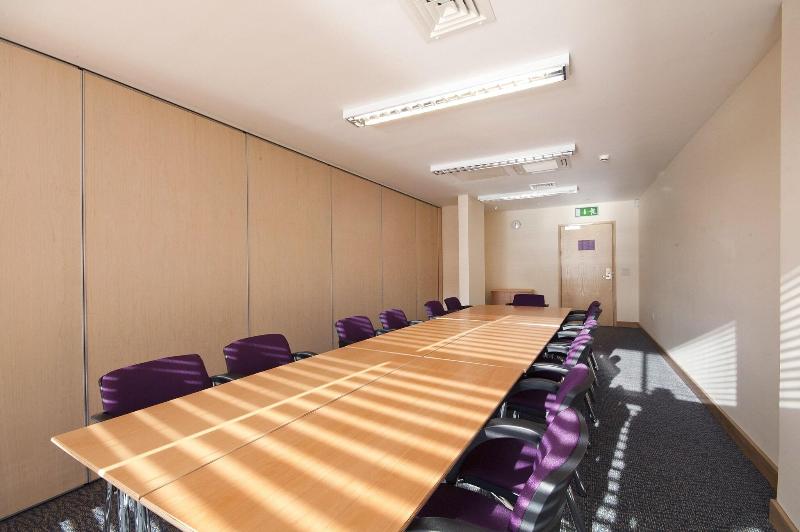 Premier Inn Edinburgh Park - Airport - Bar