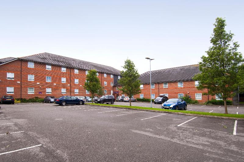 Premier Inn Leeds East - Genel