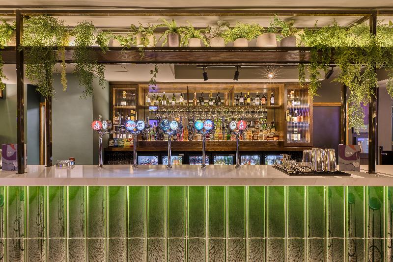Premier Inn Cardiff Cc Queen Street - Bar
