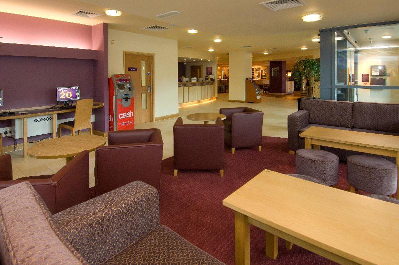 Premier Inn Leicester City Centre - Train Station - Bar