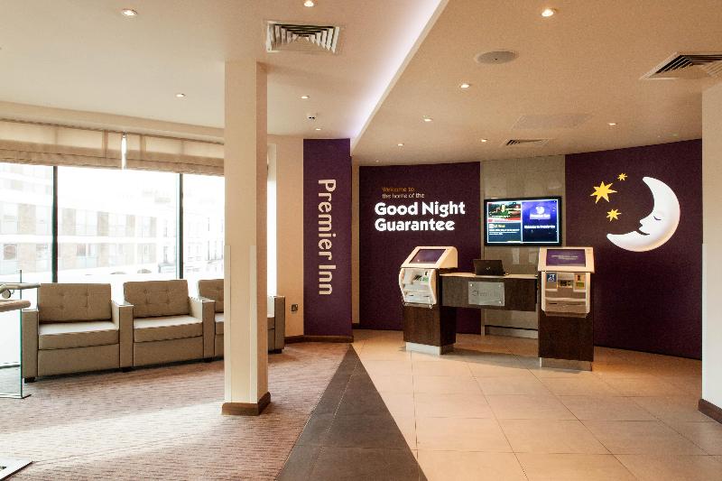Premier Inn Canterbury City Centre - Lobi