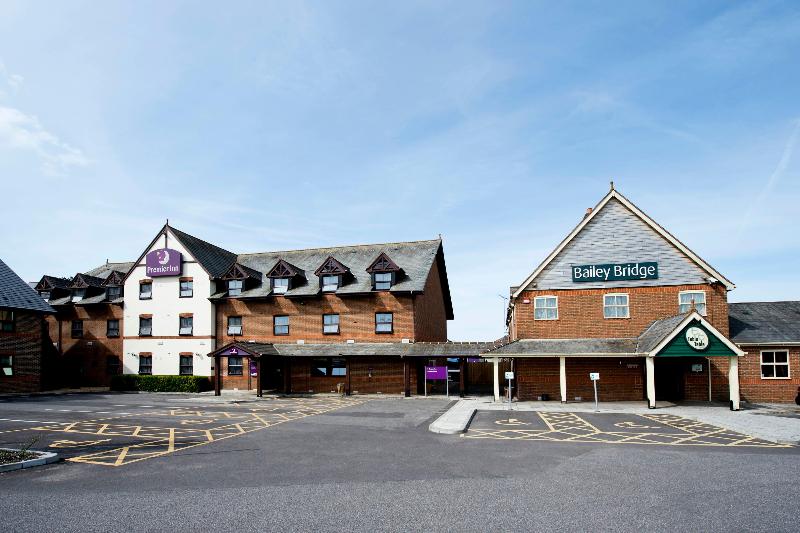 Premier Inn Christchurch West - Genel
