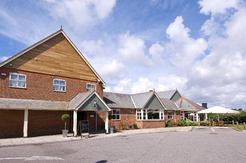 Premier Inn Christchurch West - Genel