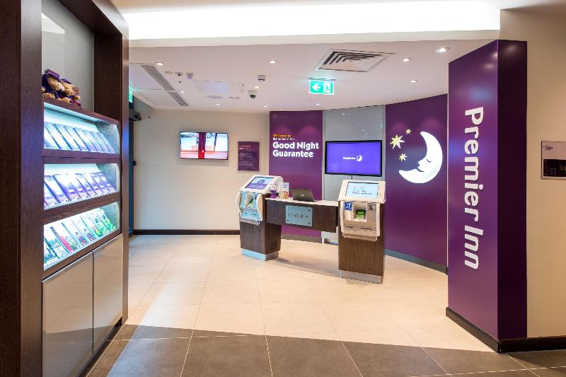 Premier Inn Maidenhead Town Centre - Lobi