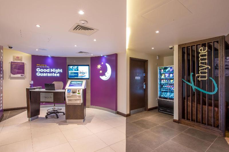 Premier Inn Birkenhead Town Centre - Lobi