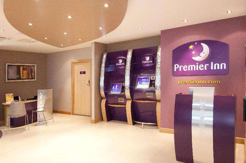 Premier Inn Sunbury - Kempton Park - Lobi