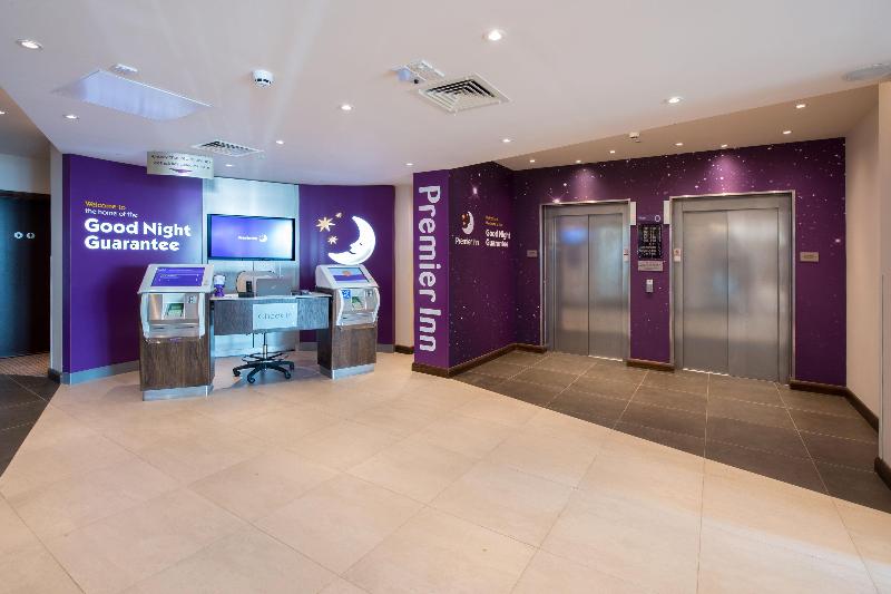 Premier Inn Worthing Seafront - Lobi