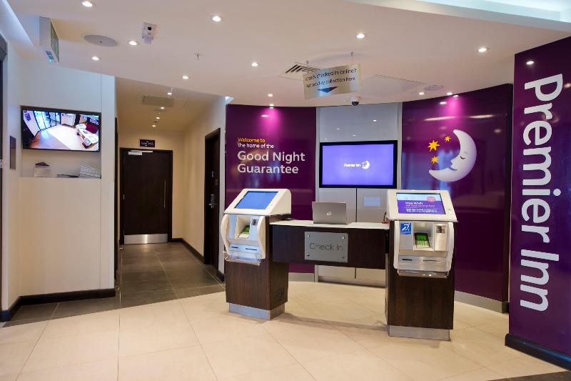 Premier Inn Manchester Salford Media City - Lobi