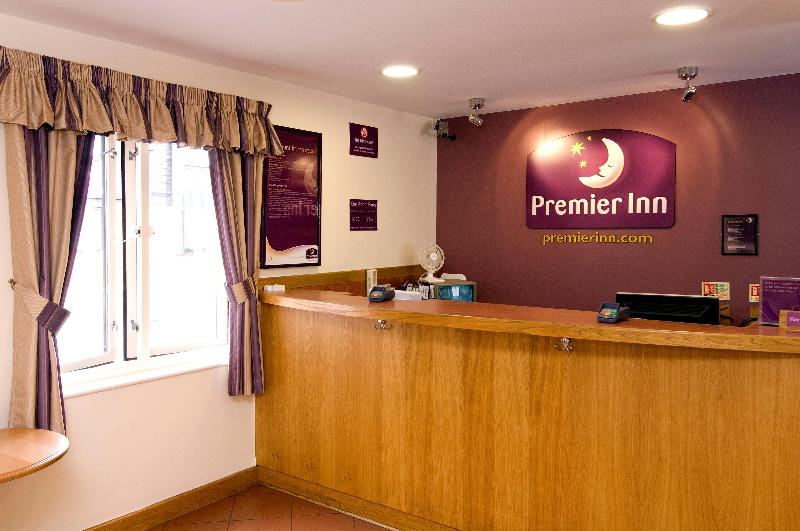 Premier Inn Aylesbury - Lobi