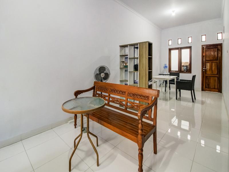OYO 91005 Cottage Putra Mutun Beach - Lobi