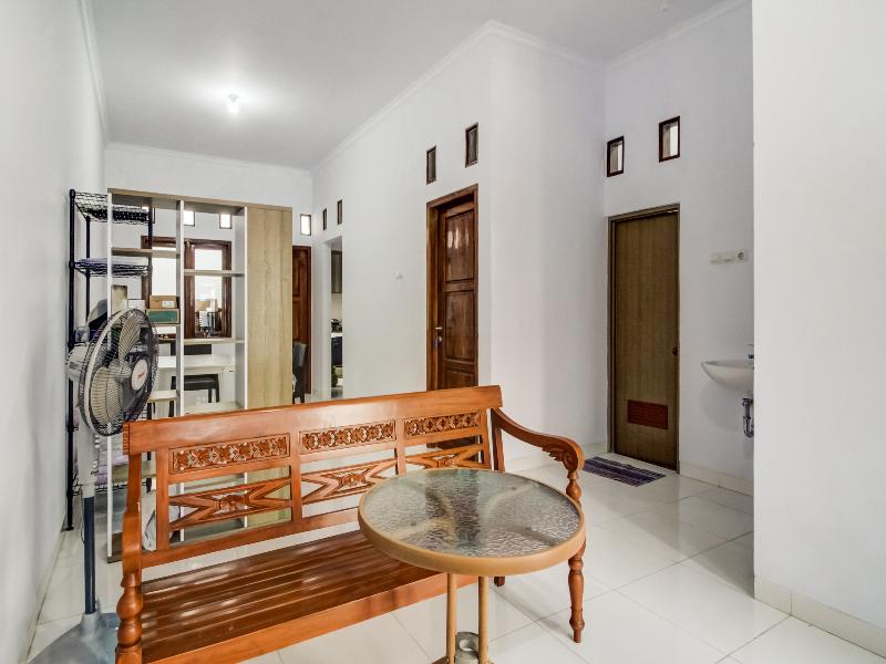 OYO 91005 Cottage Putra Mutun Beach - Lobi