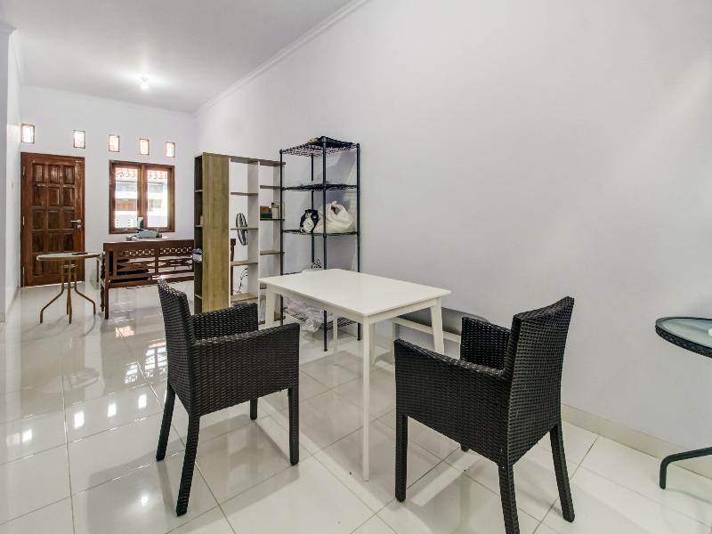 OYO 91005 Cottage Putra Mutun Beach - Lobi