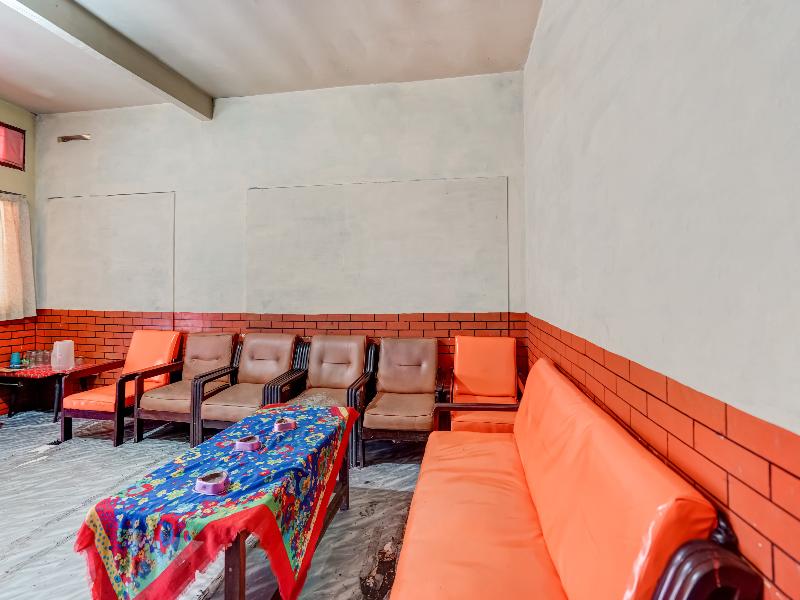 SPOT ON 91060 Villa Wijaya Homestay - Lobi