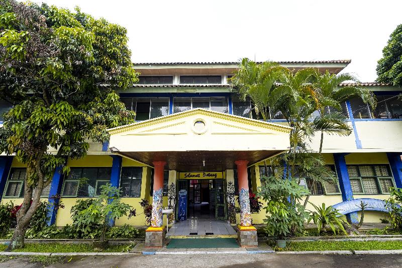 SPOT ON 91064 Wisma Lec Syariah - Genel