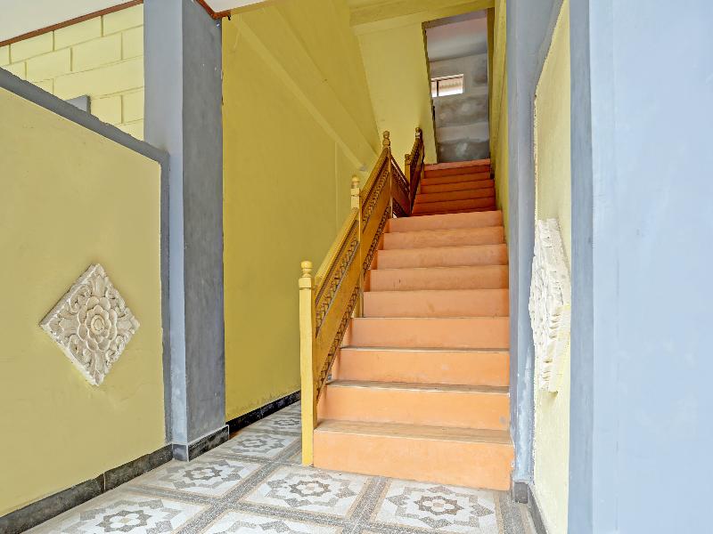 Collection O 91081 New Arena Hotel - Lobi