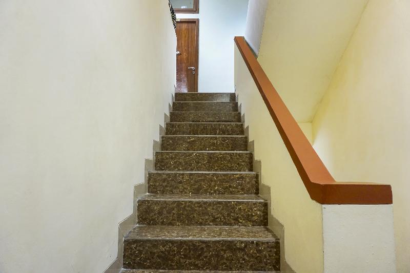 OYO 91182 Kos'ta Homestay Makassar - Lobi
