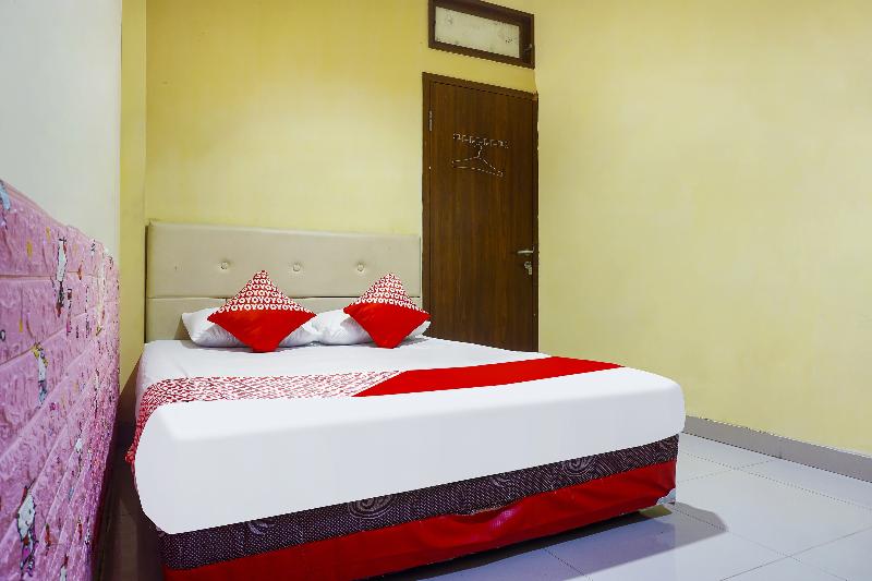 OYO 91182 Kos'ta Homestay Makassar - Oda