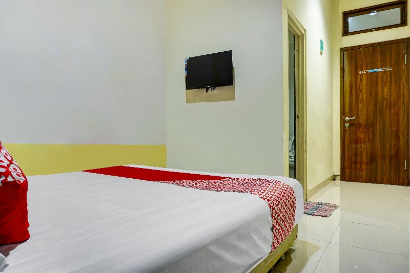 OYO 91182 Kos'ta Homestay Makassar - Oda