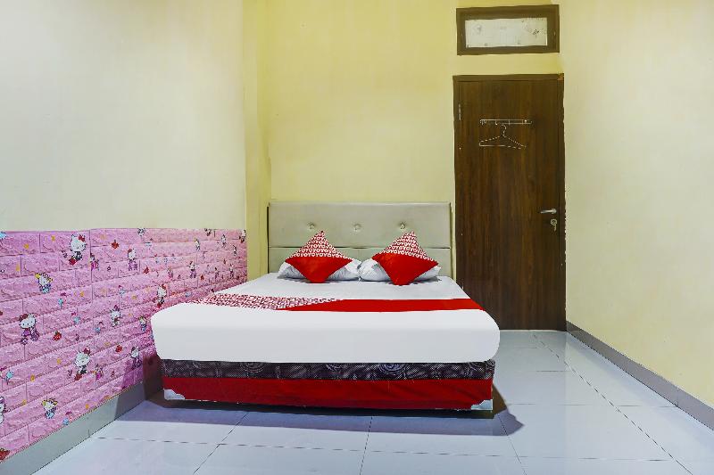 OYO 91182 Kos'ta Homestay Makassar - Oda