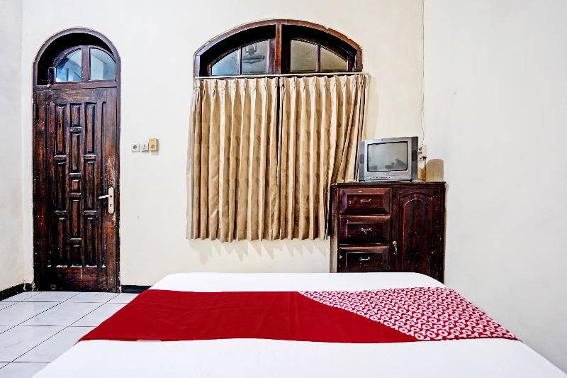 OYO 91198 Hotel Mahkota 2 Lamongan - Oda