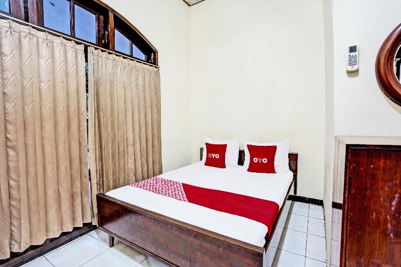 OYO 91198 Hotel Mahkota 2 Lamongan - Oda