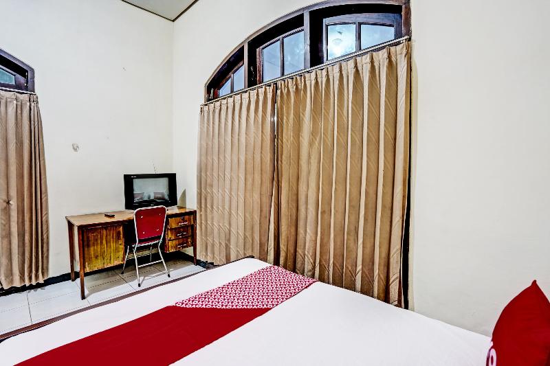 OYO 91198 Hotel Mahkota 2 Lamongan - Oda