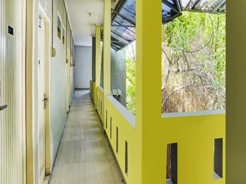 SPOT ON 91205 Rindang Guesthouse Syariah - Lobi