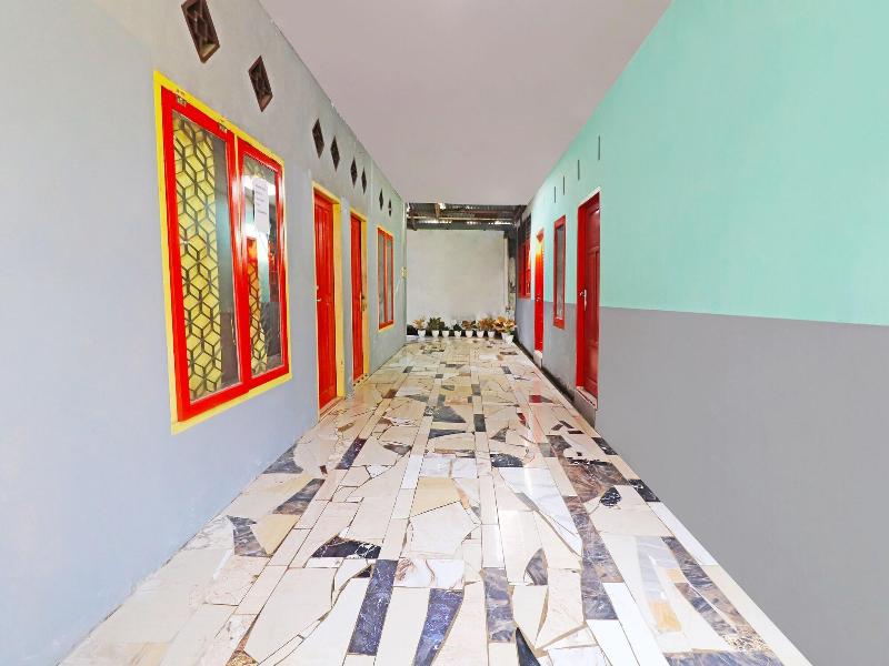 SPOT ON 91222 Kanjeng Mami Homestay Syaria - Lobi
