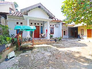 SPOT ON 91222 Kanjeng Mami Homestay Syaria otel fotoğrafı