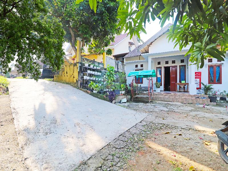 SPOT ON 91222 Kanjeng Mami Homestay Syaria - Genel