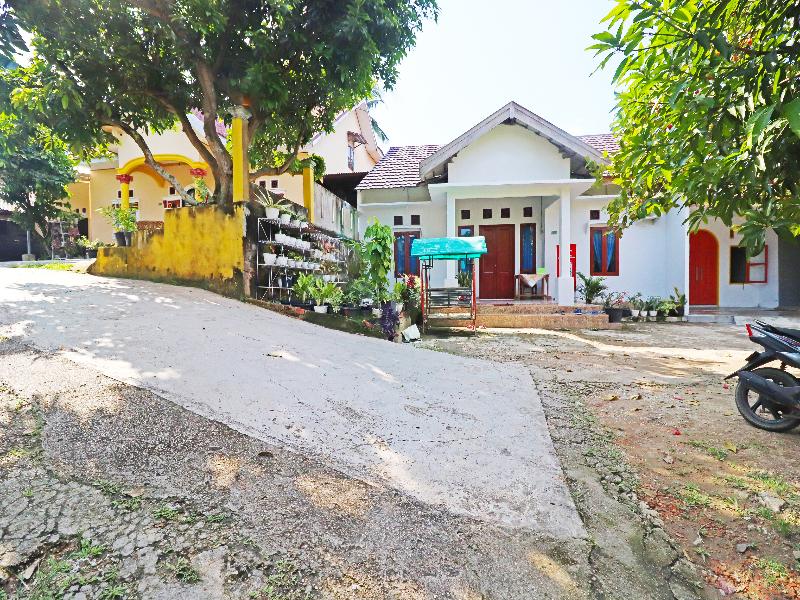 SPOT ON 91222 Kanjeng Mami Homestay Syaria - Genel
