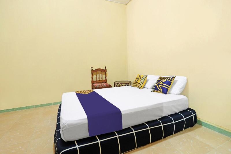 SPOT ON 91222 Kanjeng Mami Homestay Syaria - Oda