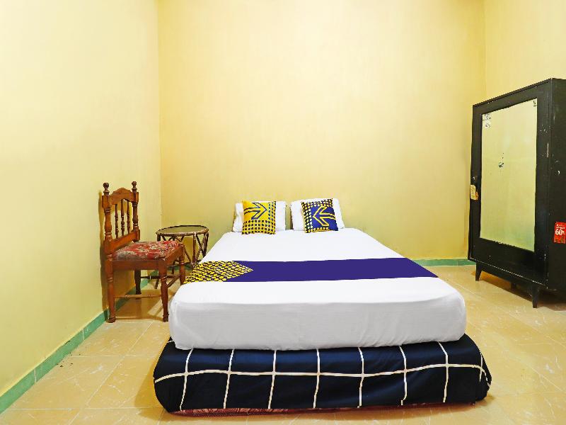 SPOT ON 91222 Kanjeng Mami Homestay Syaria - Oda