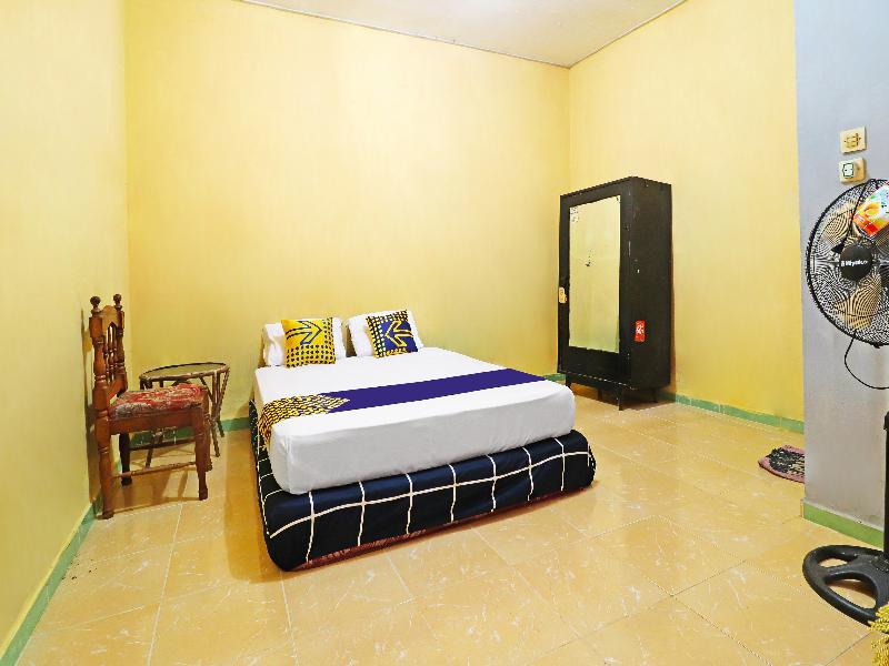 SPOT ON 91222 Kanjeng Mami Homestay Syaria - Oda