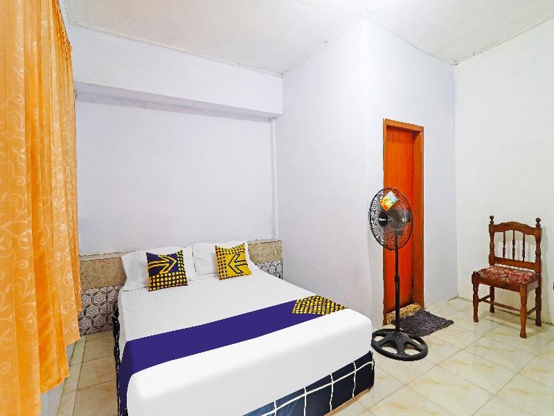 SPOT ON 91222 Kanjeng Mami Homestay Syaria - Oda