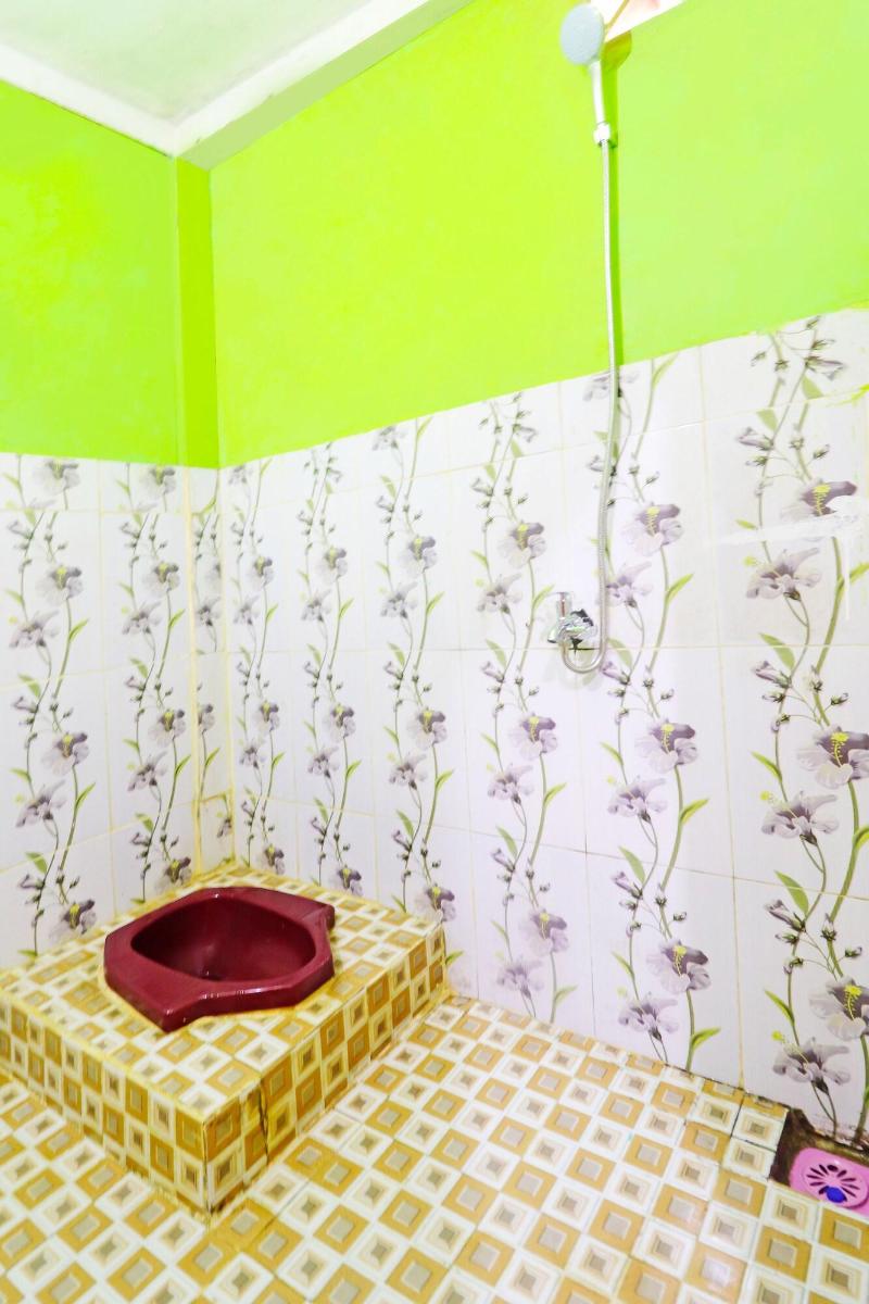 SPOT ON 91222 Kanjeng Mami Homestay Syaria - Oda