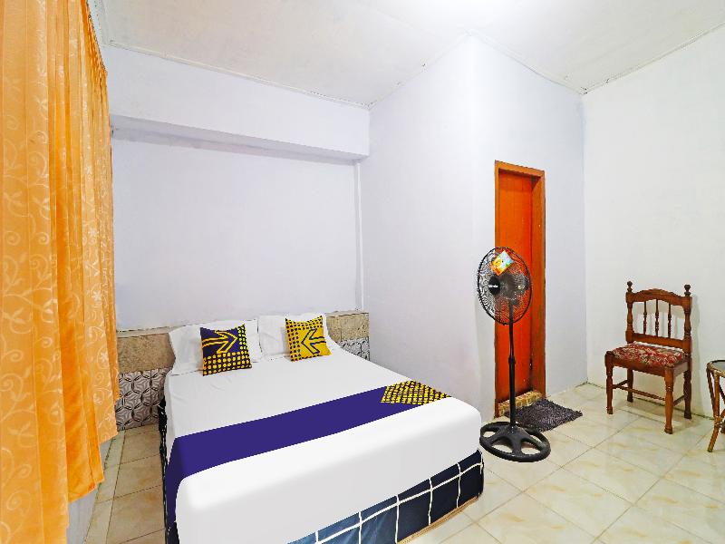 SPOT ON 91222 Kanjeng Mami Homestay Syaria - Oda