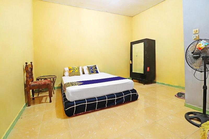 SPOT ON 91222 Kanjeng Mami Homestay Syaria - Oda