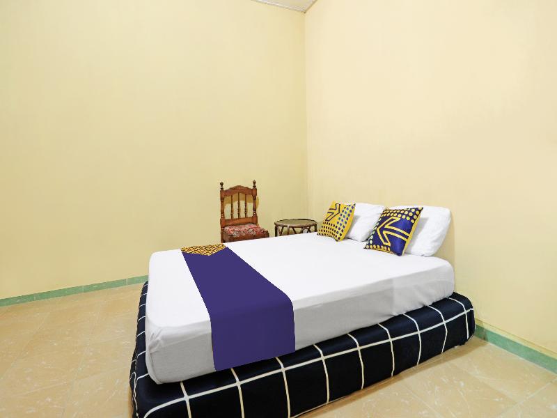 SPOT ON 91222 Kanjeng Mami Homestay Syaria - Oda