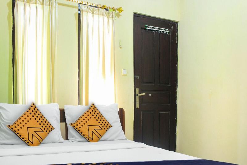 SPOT ON 91227 Al Bayt Syariah Guest House - Oda