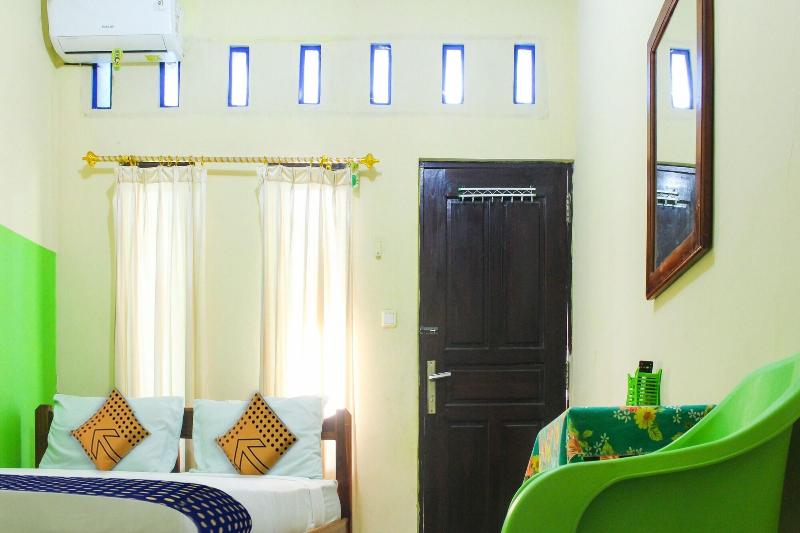 SPOT ON 91227 Al Bayt Syariah Guest House - Oda