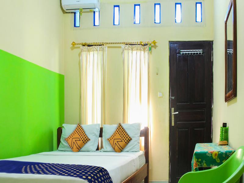 SPOT ON 91227 Al Bayt Syariah Guest House - Oda