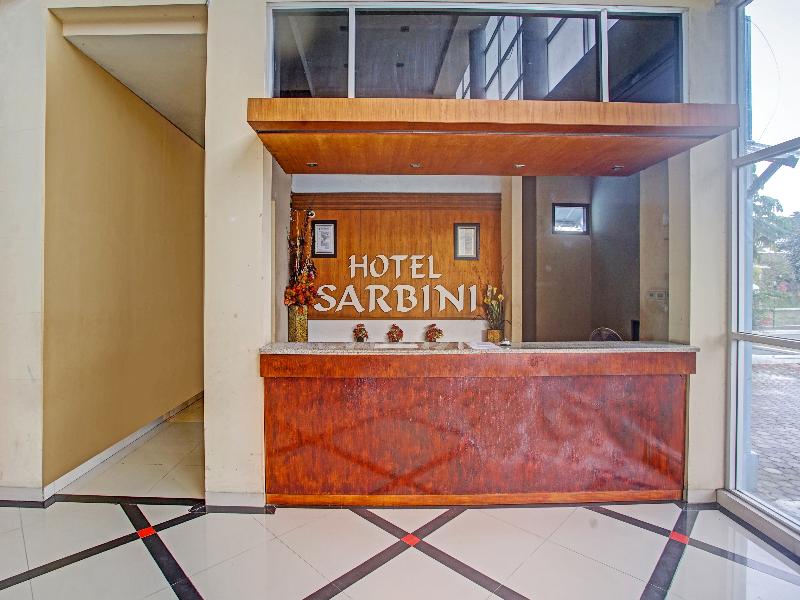 OYO 90947 Hotel Sarbini - Lobi