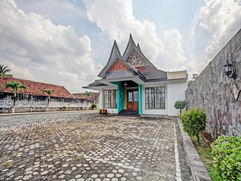 OYO 90947 Hotel Sarbini - Genel
