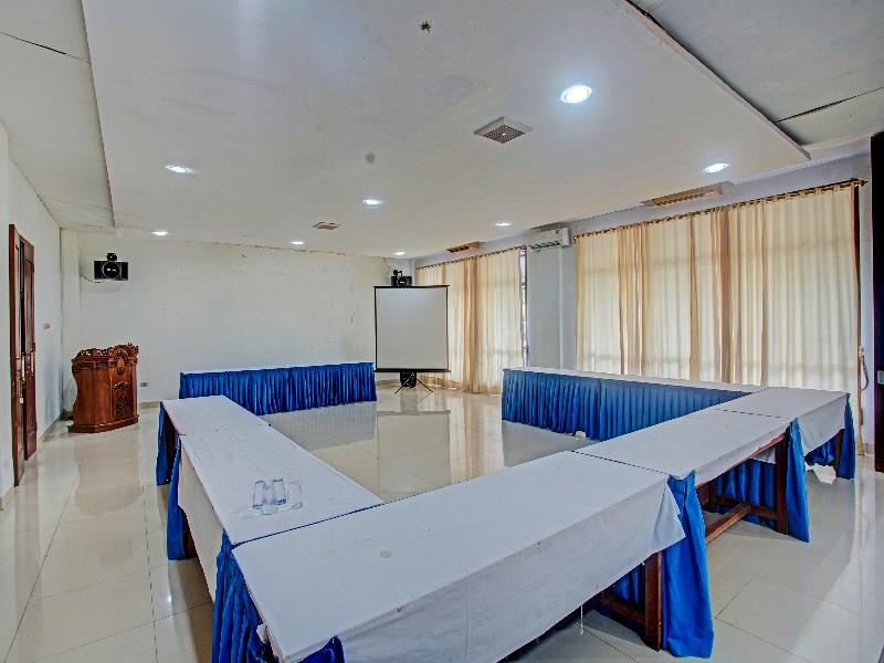 OYO 90947 Hotel Sarbini - Genel