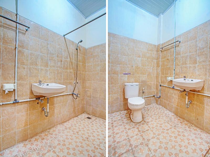 OYO 90947 Hotel Sarbini - Oda