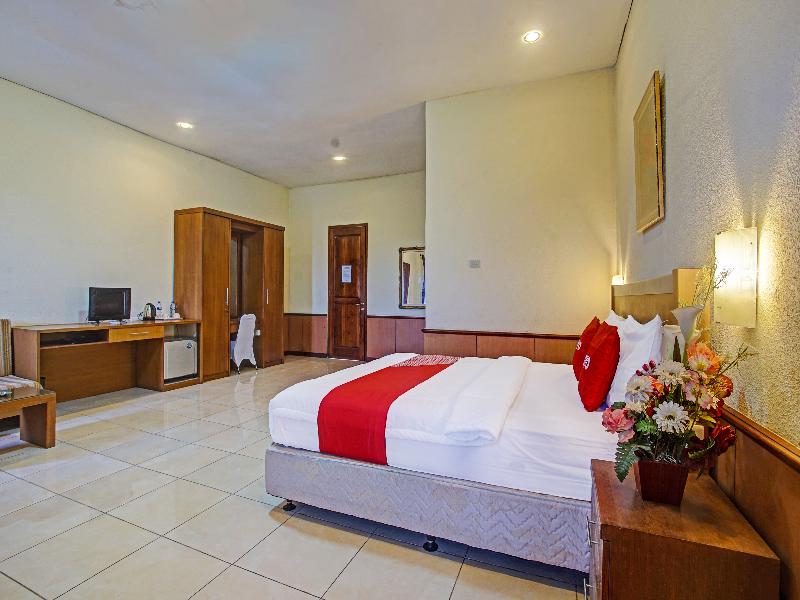 OYO 90947 Hotel Sarbini - Oda