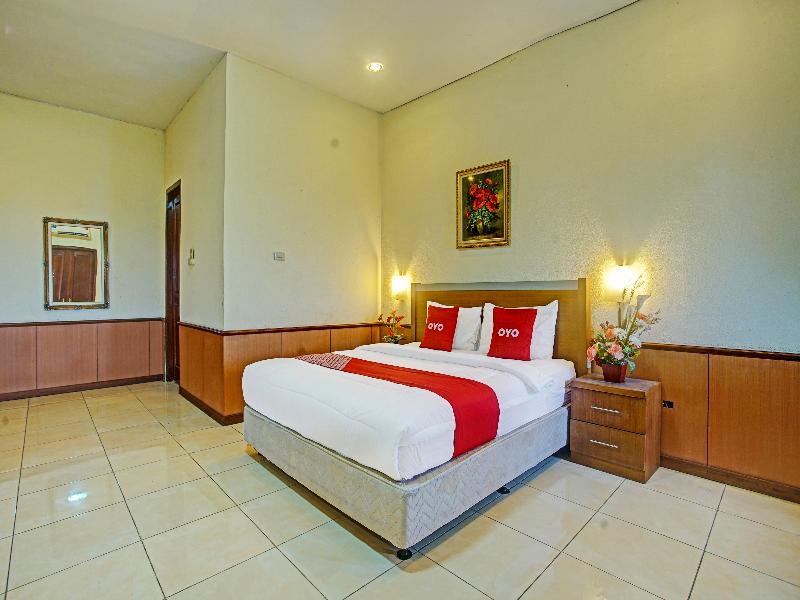 OYO 90947 Hotel Sarbini - Oda