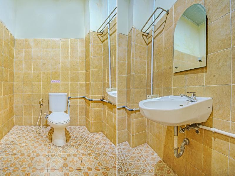 OYO 90947 Hotel Sarbini - Oda